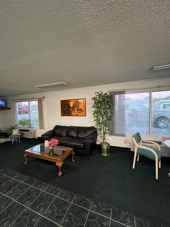 Garden Inn & Suites Metter Bagian luar foto